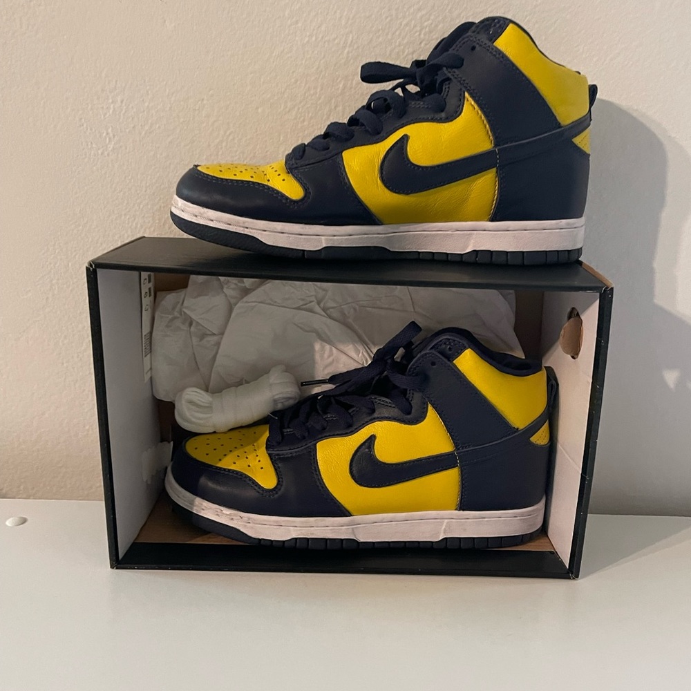 Nike dunk high Michigans